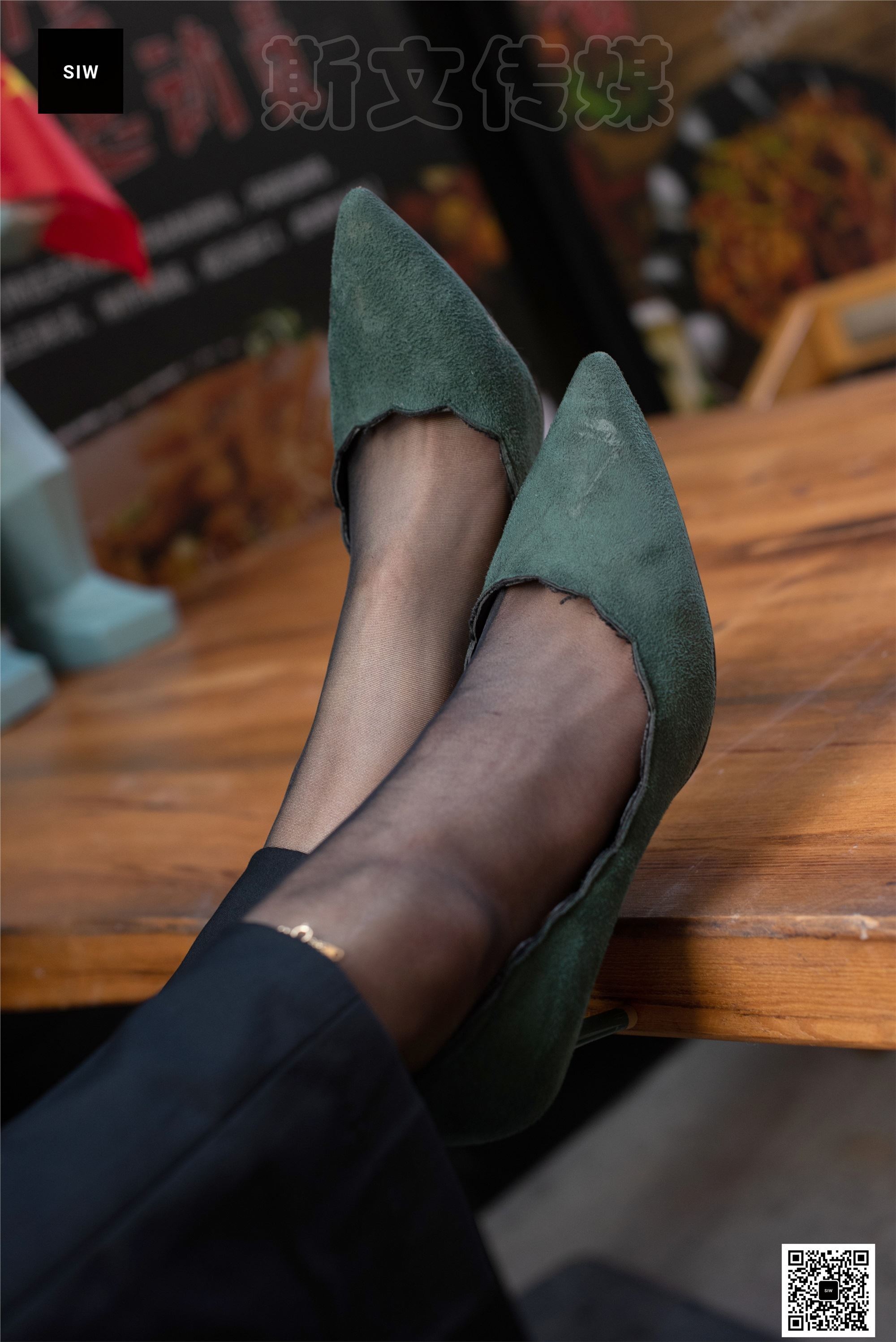 SIW斯文传媒 063 欧版翠绿印花高领长袖打底衫 - 新芳